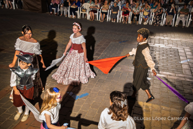 José Luis Fernández se despide del personaje tras 25 años con su muerte en escena en la XXV edición de El Quijote en la Calle 10 joseluisfernandez argamasilla de alba 10