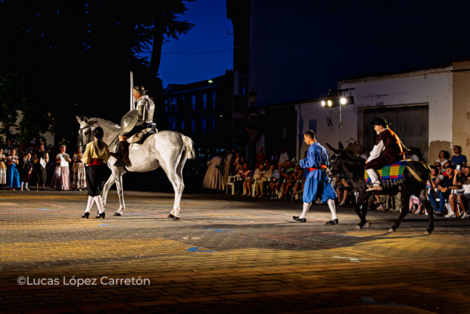 José Luis Fernández se despide del personaje tras 25 años con su muerte en escena en la XXV edición de El Quijote en la Calle 3 joseluisfernandez argamasilla de alba 3