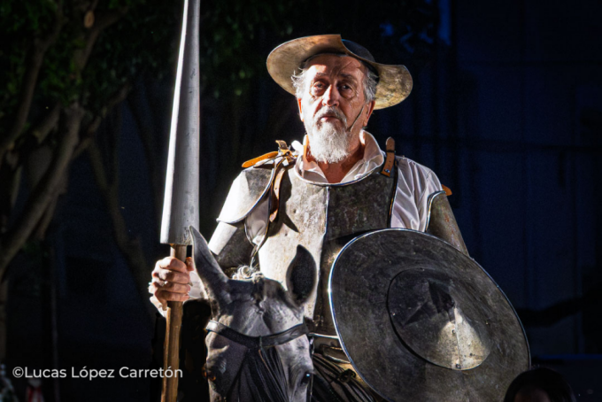 José Luis Fernández se despide del personaje tras 25 años con su muerte en escena en la XXV edición de El Quijote en la Calle 5 joseluisfernandez argamasilla de alba 5