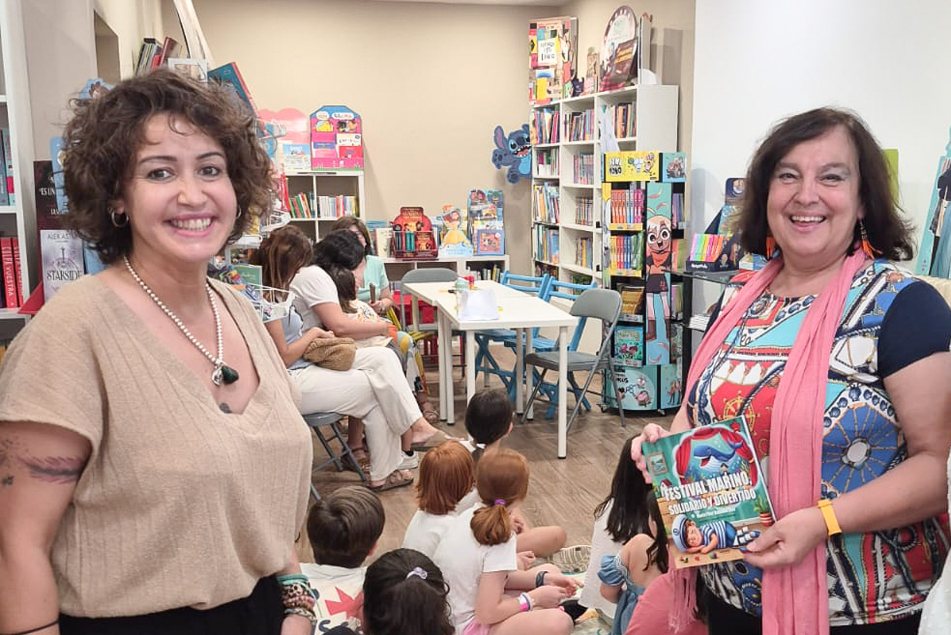 La concejala de Juventud destaca el talento creativo y educativo de Pilar Valentín en la presentación de “Festival Marino, Solidario y Divertido”