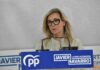 Lola Merina denuncia en Tomelloso que la nueva planificación hidrológica “condena al campo de Castilla-La Mancha al secano” Redacta una nota de prensa en tercera persona del singular, optimizada para seo, de forma natural y humana de este texto: "hoy a Lola Merina, como conocéis, presidenta nacional de la Asociación de Mujeres y Familias del Ámbito Rural y, además, diputada regional en las Cortes, vicepresidenta de la Comisión de Agricultura y Ganadería en la región. Y hoy, especialmente, nos hace mucha ilusión verla porque yo creo que es la primera venida a Tomelloso después de su vuelta a los ruedos, tras un periodo corto de convalecencia, del cual se encuentra perfectamente recuperada y lo cual nos alegramos muchísimo. Viene hoy a hablarnos del agua, de la defensa de los derechos hídricos de nuestra región, de las mentiras de Paje y nada, te cedo los micrófonos, todos tuyos y aquí bienvenida hasta tu casa. Pues muchísimas gracias, Elo, yo como siempre, como ya sabes, para mí es un lujo y es un placer estar aquí en Tomelloso y, como bien decía, sobre todo después de este periodo de corte que hemos tenido 19 meses, 19 meses que he tenido que estar de baja médica, pero gracias a Dios estoy aquí, estoy bien y puedo seguir trabajando, que es lo que más me gusta en esta vida. Así que pues muchísimas gracias y encantada de volver a Tomelloso. Como bien decía Eloisa, hoy vamos a hablar de agua y hablar de agua en Tomelloso, en esta comarca, en nuestra provincia y en nuestra región, pues es hablar del futuro de nuestros agricultores, de nuestros ganaderos, de nuestros regantes, de nuestros pueblos y de nuestra región. Pero claro, se da la circunstancia que algunos en este momento nos quieren condenar, nos quieren condenar a producir menos, a crecer menos y a tener menos oportunidades. ¿Y por qué digo esto? Porque esto es exactamente lo que hay detrás de la nueva planificación hidrológica que nos quiere imponer el socialismo. Mire, el pasado 28 de noviembre se publicó en el BOE la nueva planificación de todas las cuencas hidrográficas para un nuevo periodo, 28-33. ¿Y qué recoge esa nueva planificación de todas las cuencas de nuestros ríos? Pues recogen un recorte drástico de todas las dotaciones de riego, de todas, se recortan todas las dotaciones de riego, se recortan todas las superficies regables, se extinguen derechos de riego, es decir, nos quitan derechos de riego y además hay una reconversión forzosa de más de la mitad de las explotaciones de regadío a secano. Fíjense lo que estoy diciendo, gente que tiene ahora mismo agricultores y ganaderos que tienen sus explotaciones en regadío, les van a obligar forzosamente a pasar de regadío a secano. En esta planificación hidrológica que está publicada en el BOE, como digo, con fecha 28 de noviembre, nos venden que esto se debe a la sostenibilidad, hay medio ambiente, pero eso no es verdad. La realidad es que nos quitan el agua para vivir, nos quitan el agua para regar y nos quitan el agua que necesitamos para crecer y para crear empleo en esta comarca, en Tomelloso, en Ciudad Real y en toda Castilla-La Mancha, porque es lo que somos. Nuestra actividad económica fundamental es la agricultura y la ganadería y si nos quitan la herramienta principal que es el agua, ¿qué hacemos? Que a mí me lo explique alguien. Mientras otros territorios, otras comunidades autónomas, otras comarcas están planificando su crecimiento, pues aquí en Castilla-La Mancha nos están haciendo un traje para morir. ¿Y dónde están los responsables políticos? ¿Dónde está Emiliano García Paje en la defensa de los intereses hídricos de Castilla-La Mancha? ¿Dónde está? ¿Dónde está ante este ataque que nos quitan el agua, que nos cierran los pozos, que nos reducen las dotaciones regables y las dotaciones de riego? ¿Dónde está Emiliano García Paje? ¿Quién va a defender a esta tierra ante el ministerio y el acoso del ministerio? Y si no que nos digan cómo pretenden que salga adelante una explotación agrícola si le cierran el pozo. A mí que me lo expliquen. ¿Cómo se pretende que crezca aquí una industria agroalimentaria si no tiene agua? O se la deniegan. Y a mí que me expliquen cómo pretenden que los pueblos sigan con vida si están atacando nuestra propia actividad principal que es la agricultura y la ganadería. Es que vamos hacia detrás. Y lo más grave de todo esto es que detrás de este brutal ataque a los agricultores, ganaderos y regantes, lo que hay es una decisión política. Eso es lo que hay detrás. Una mera decisión política. Detrás de cada hectárea que se pretende dejar de regar, hay una decisión política. Detrás de cada joven al que se le va a negar el agua para su incorporación a la ganadería, hay una decisión política. Y detrás de cada explotación a la que van a condenar al secano, hay una decisión política. Esa es la realidad. Esto no es un problema técnico. Son decisiones políticas. Y los responsables políticos tienen nombre y apellidos. Pedro Sánchez en Madrid, OPS en Madrid, y Emiliano García Page en Castilla-La Mancha. Esa es la realidad. Ellos son los que gobiernan. Ellos son los que han puesto sobre la mesa esa nueva planificación hidrológica. Pedro Sánchez la propone y Emiliano García Page calla. Algo tendrá que decir en defensa de esta región. O nos va a condenar al secano en Castilla-La Mancha. A Emiliano García Page lo que hay que decirle es que después de 11 años hablando de agua en esos discursos grandilocuentes que le gustan, en esos grandes titulares en la prensa, lo que hay que decirle a Emiliano García Page es que el agua sigue siendo la gran mentira de su gobierno. La gran mentira. Mire, le recuerdo que era el año 2019 en Pedro Muñoz. Había cientos de agricultores en esa reunión, en un mitin. Y dijo, si votáis bien, voy a regularizar los 1.600 pozos de explotaciones prioritarias. Si votáis bien. Debe ser que no se votó bien. Porque estamos en el 2026 y los pozos regularizados son cero. Ni uno. Y no es que no haya regularizado ni un solo pozo de explotaciones prioritarias, sino que además los que ya estaban regularizados dentro del Plan Especial de la Alta Guadiana, ahora mismo están abocados al cierre. Porque la concesión que se les dio caduca en el 2027. Y están abocados a su cierre. Y no solamente nos prometió que iba a regularizar los 1.600 pozos, que no ha regularizado ninguno, sino que aquí se firmó un pacto regional por el agua. Y se firmó con 50 entidades que firmaron ese pacto regional por el agua. A la cual, las ha engañado a todas, porque ese pacto regional por el agua está metido en un cajón. No ha salido del cajón. Se ha quedado en un papel. Como todo lo que hace en un titular o en un papel. Pero hay que traducir en hechos los compromisos que tienes. Por lo tanto, lo podemos decir claramente que después de 11 años el agua sigue siendo la gran mentira de Emiliano García Págel. En Castilla-La Mancha lo que necesita es una política de agua clara. Necesita infraestructuras. Necesita planificación. Porque el agua no puede seguir siendo un arma política. Pero ¿dónde están las infraestructuras? ¿Dónde están aquí los proyectos? ¿Dónde están las inversiones? ¿Dónde está la planificación? Aquí no hay nada. Esto es el inmovilismo ideológico total y absoluto. Por lo tanto, lo que tenemos que decir hoy es que el agua sigue siendo la gran mentira de Emiliano García Págel. Pero el campo no vive de titulares. Vive de agua. Y es el momento de que diga qué va a pasar ante esa planificación hidrológica que está puesta sobre la mesa y que nos aboca a la ruina. Porque es que si Castilla-La Mancha representa en este momento el 58% de las explotaciones agrarias de regadío en España, nos quieren dejar en el 34%. Es decir, más de la mitad de nuestras explotaciones pasarían forzosamente de regadío a secano. ¿Y lo va a permitir? Pues nada. Muchas gracias y si tienen alguna pregunta, a su entera disposición. Pues arreglado. " Mantén el orden del contenido y no plagies ningún contenido y redáctala como si fueses un periodista con más de 50 años de experiencia y experto en SEO. La nota de prensa debe estar preparada para google, google noticias y google discover. Cita palabras textuales entre comillas y usa algunas negritas y cursivas. Dame tres titulares impactantes y bonitos y tres subtítulos. Usa lenguaje coloquial, formal y humano. Usa algunos encabezados (los que consideres oportunos).