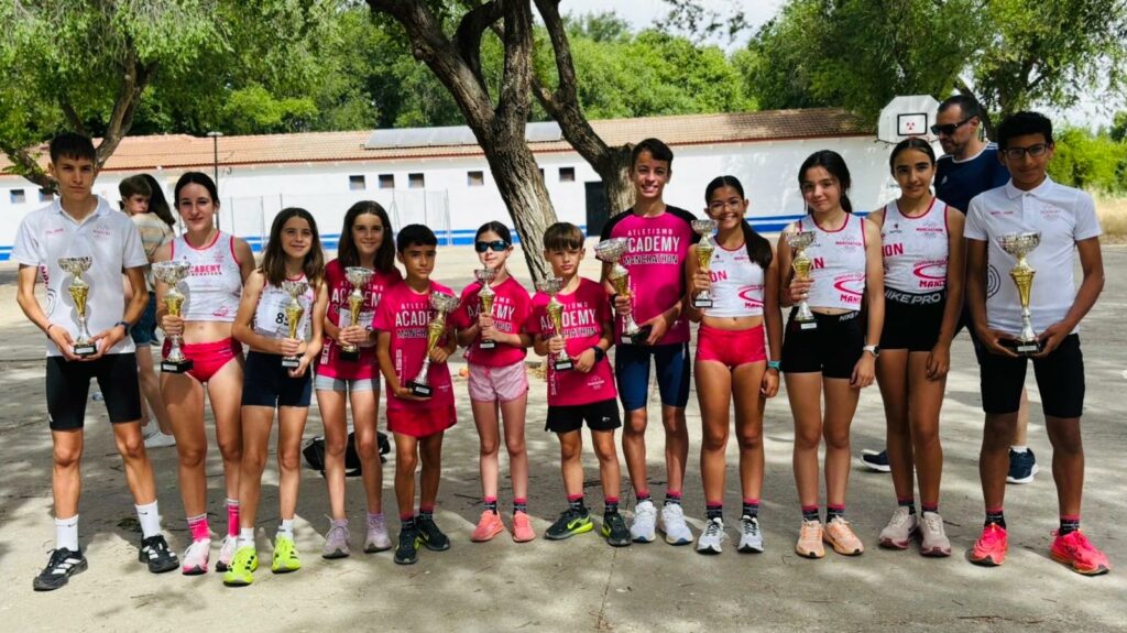 Los Manchathones brillan en la 10K Argamasilla 2026 con siete podios y victoria por equipos 1 manchathones brillan 10k argamasilla 2