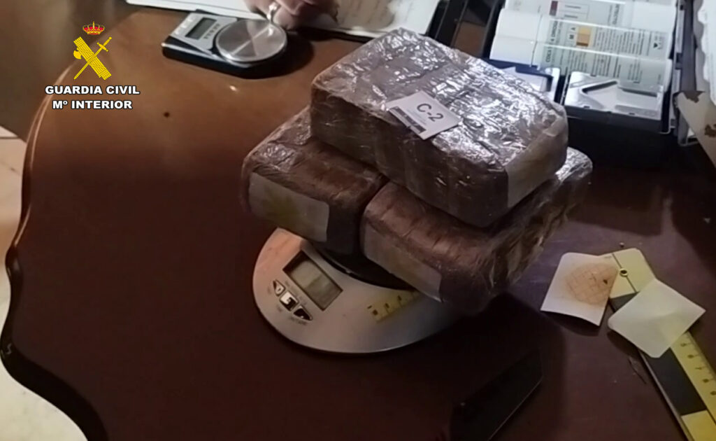 La Guardia Civil de Albacete detiene a tres personas por tráfico de drogas y desmantela dos narcopisos en Almansa 6 narcopisos almansa 5