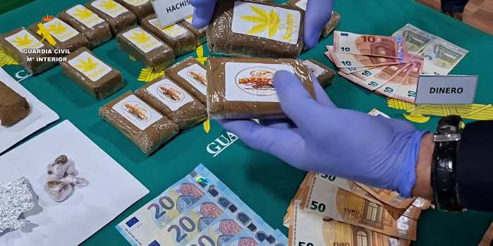 La Guardia Civil de Albacete detiene a tres personas por tráfico de drogas y desmantela dos narcopisos en Almansa 4 narcopisos almansa 6