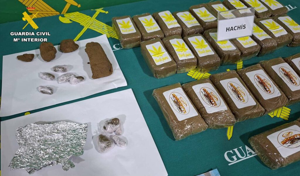 La Guardia Civil de Albacete detiene a tres personas por tráfico de drogas y desmantela dos narcopisos en Almansa 5 narcopisos almansa 7