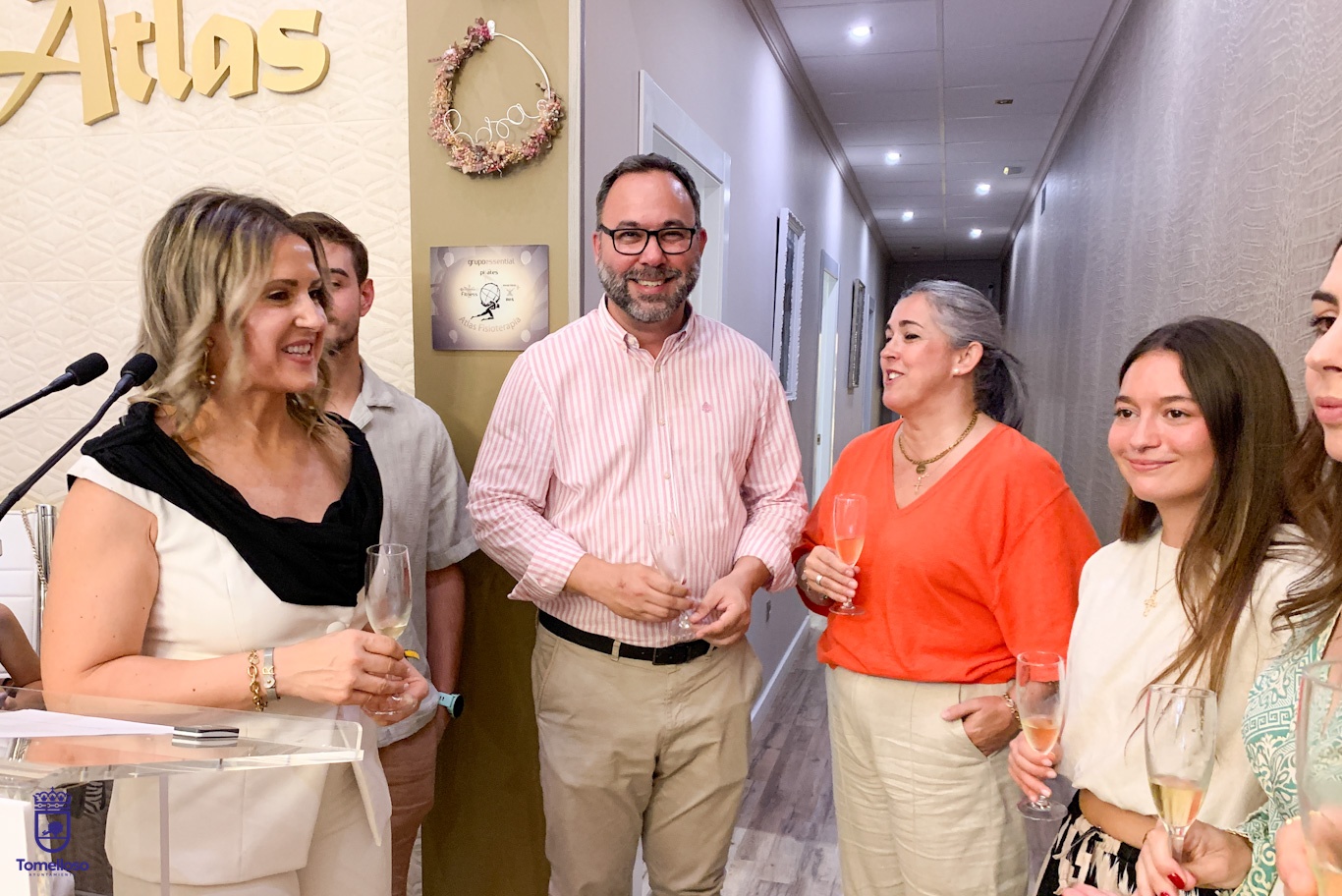 Atlas Fisioterapia celebra 10 años de crecimiento, innovación y compromiso con la salud en Tomelloso 4 Navarro felicita a Atlas Fisioterapia por su 10º aniversario, como ejemplo del espíritu “emprendedor y valiente” de Tomelloso