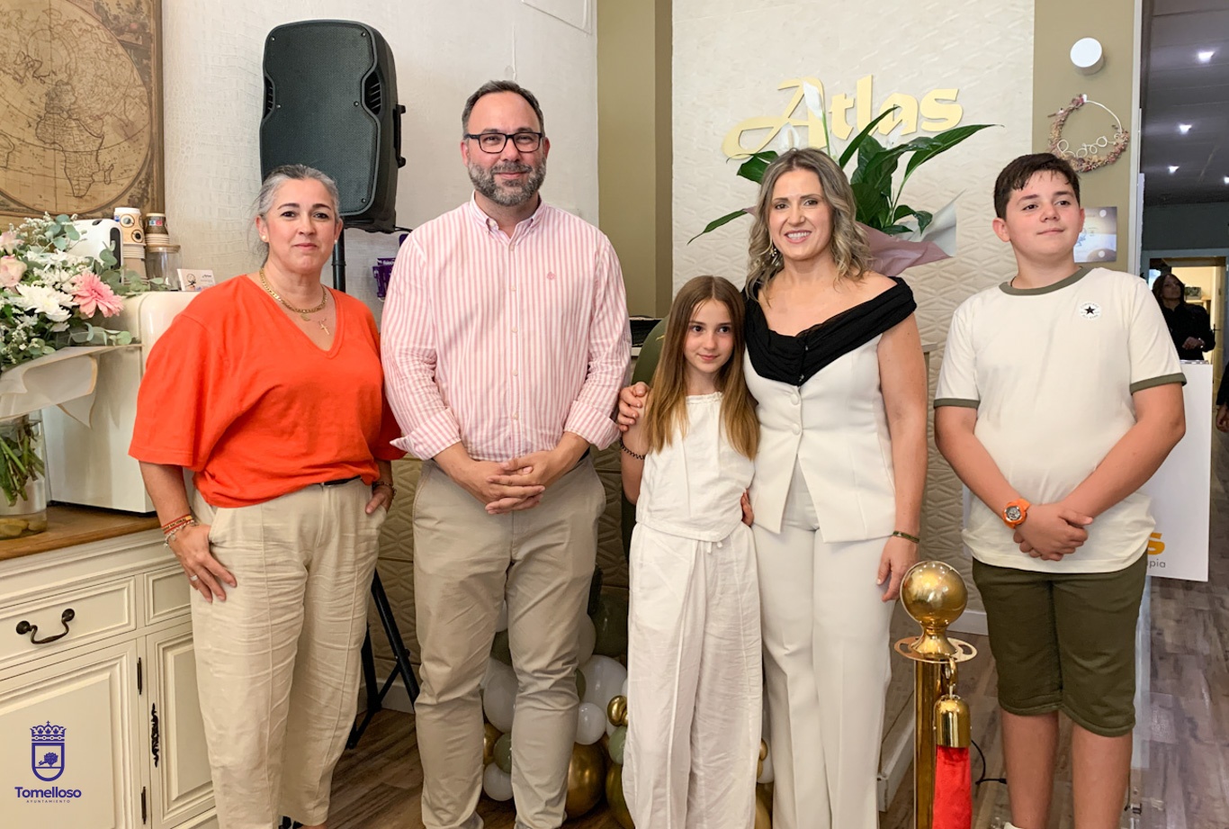 Atlas Fisioterapia celebra 10 años de crecimiento, innovación y compromiso con la salud en Tomelloso 1 Navarro felicita a Atlas Fisioterapia por su 10º aniversario, como ejemplo del espíritu “emprendedor y valiente” de Tomelloso