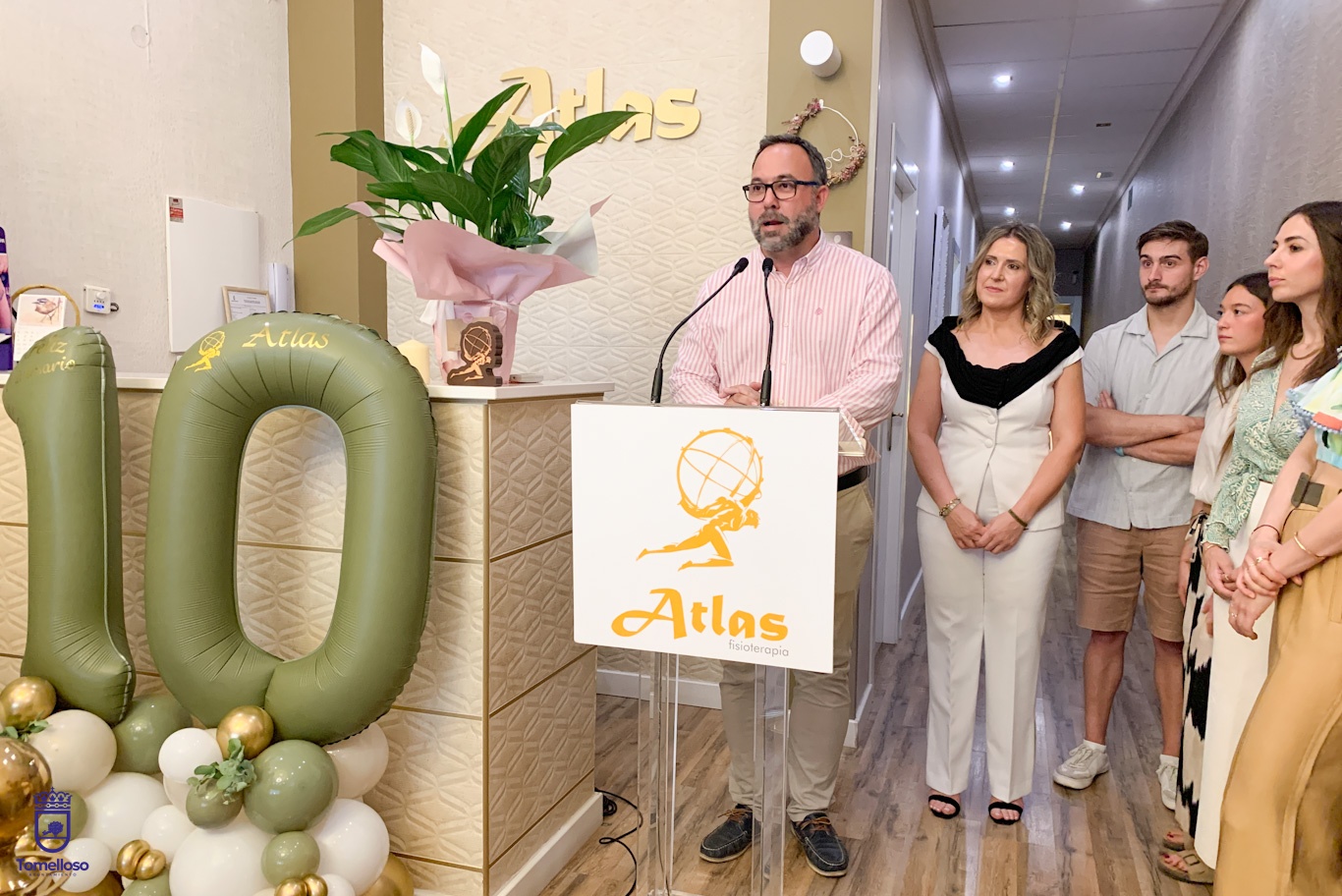 Atlas Fisioterapia celebra 10 años de crecimiento, innovación y compromiso con la salud en Tomelloso 2 Navarro felicita a Atlas Fisioterapia por su 10º aniversario, como ejemplo del espíritu “emprendedor y valiente” de Tomelloso