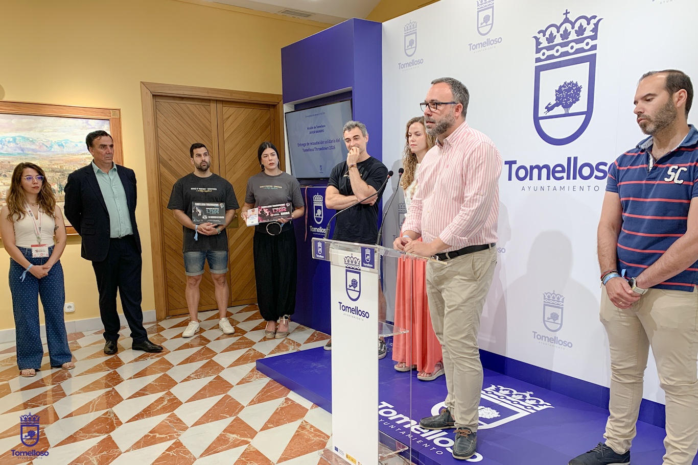 Navarro reafirma el compromiso municipal con el deporte y la solidaridad en la entrega de la recaudación del Throwdown 2026 a Kirira y La Sonrisa de María