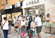 Tomelloso convierte la IX Gala del Comercio en una gran fiesta de compras, música y apoyo al comercio local Tomelloso se echa a la calle para abrazar a su comercio local
