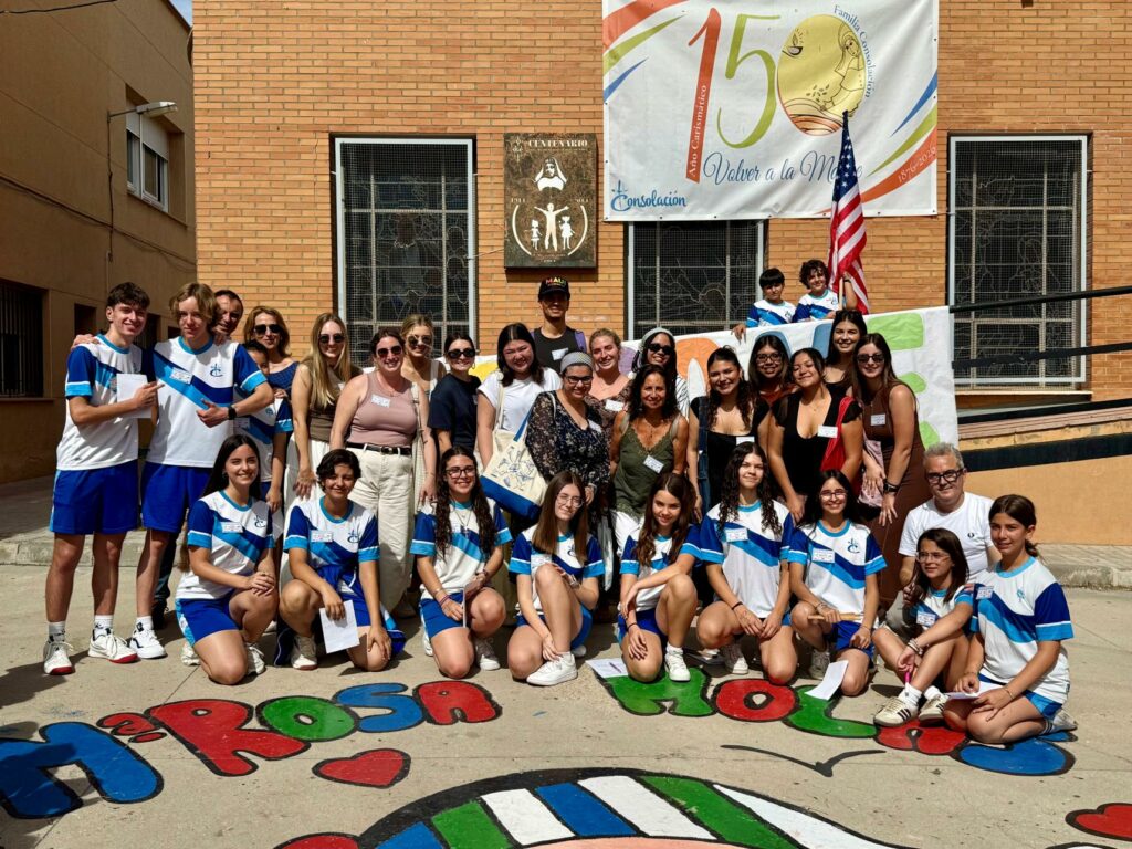 El Colegio Ntra. Sra. de la Consolación vuelve a abrir sus puertas al mundo con la visita de estudiantes estadounidenses interesados en el proyecto internacional ‘Happy Schools’ 6 nuestra senora consolacion villacanas 1