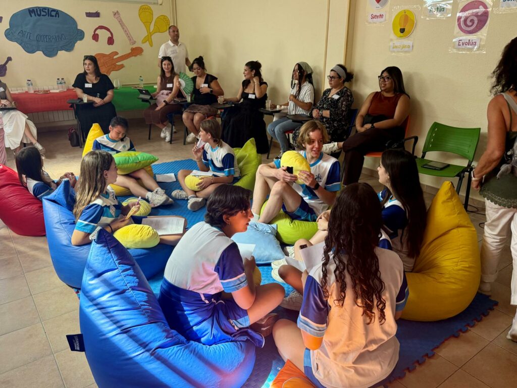El Colegio Ntra. Sra. de la Consolación vuelve a abrir sus puertas al mundo con la visita de estudiantes estadounidenses interesados en el proyecto internacional ‘Happy Schools’ 3 nuestra senora consolacion villacanas 4