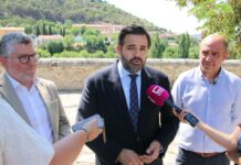 Núñez: “Como el Gobierno de Page está a otra cosa, los alcaldes del PP asumen en solitario la gestión de nuestra tierra” Núñez: “Como el Gobierno de Page está a otra cosa, los alcaldes del PP asumen en solitario la gestión de nuestra tierra”