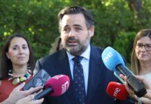 Núñez se compromete a cumplir el Pacto Regional por el Agua desde el gobierno y a que la política hídrica sirva para crecer y obtener rentabilidad en el sector primario Núñez se compromete a cumplir el Pacto Regional por el Agua desde el gobierno y a que la política hídrica sirva para crecer y obtener rentabilidad en el sector primario