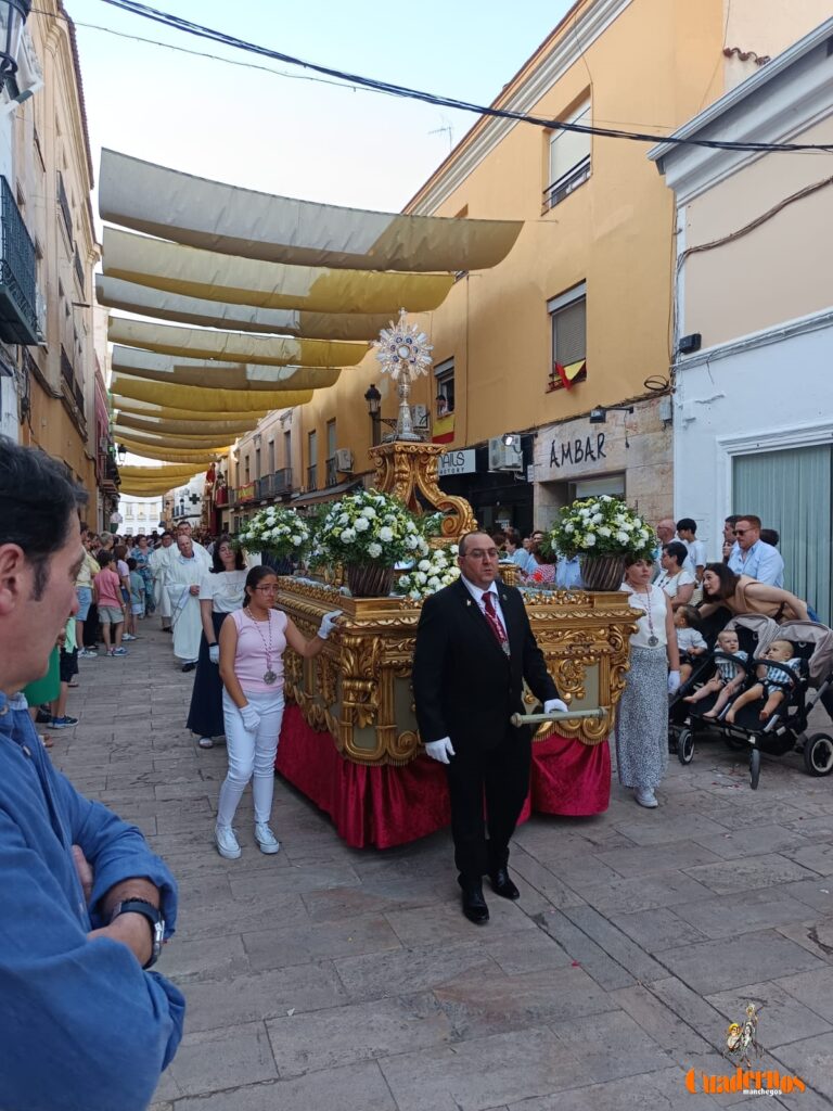 Tomelloso se rinde al Corpus Christi en una tarde de devoción, tradición y solemnidad 19 procesion corpus christi tomelloso 2026 001