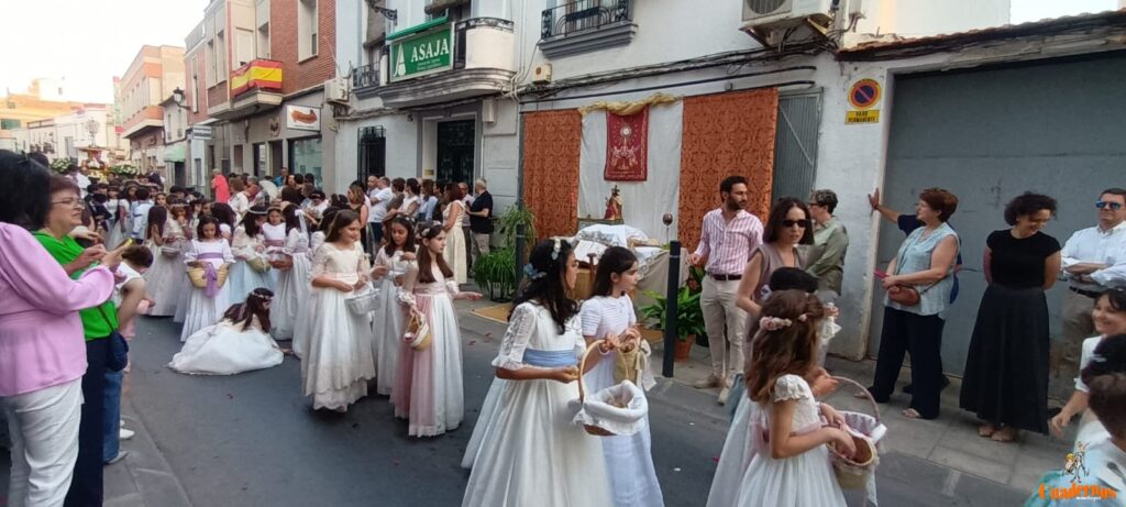 Tomelloso se rinde al Corpus Christi en una tarde de devoción, tradición y solemnidad 38 procesion corpus christi tomelloso 2026 045