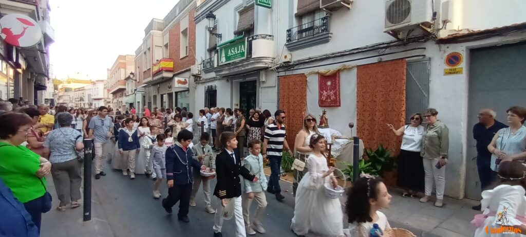 Tomelloso se rinde al Corpus Christi en una tarde de devoción, tradición y solemnidad 40 procesion corpus christi tomelloso 2026 053