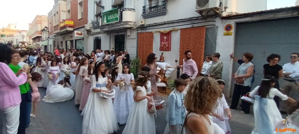 Tomelloso se rinde al Corpus Christi en una tarde de devoción, tradición y solemnidad 41 procesion corpus christi tomelloso 2026 054