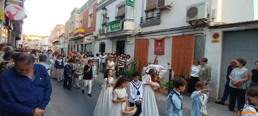 Tomelloso se rinde al Corpus Christi en una tarde de devoción, tradición y solemnidad 47 procesion corpus christi tomelloso 2026 061