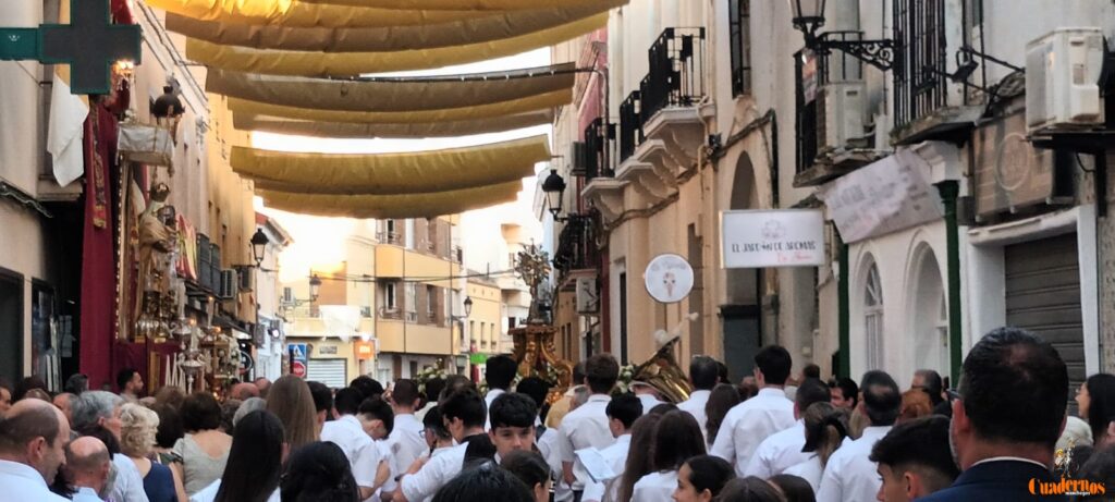 Tomelloso se rinde al Corpus Christi en una tarde de devoción, tradición y solemnidad 83 procesion corpus christi tomelloso 2026 114