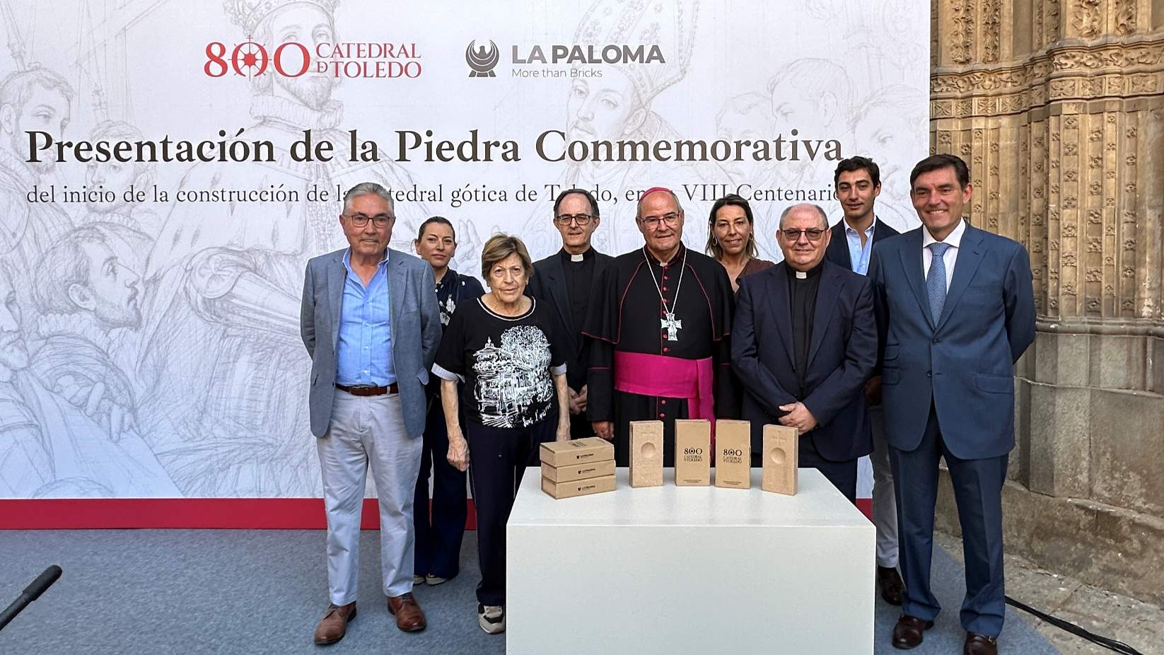 La Catedral de Toledo presenta la réplica de su Primera Piedra, obsequio conmemorativo oficial del VIII Centenario