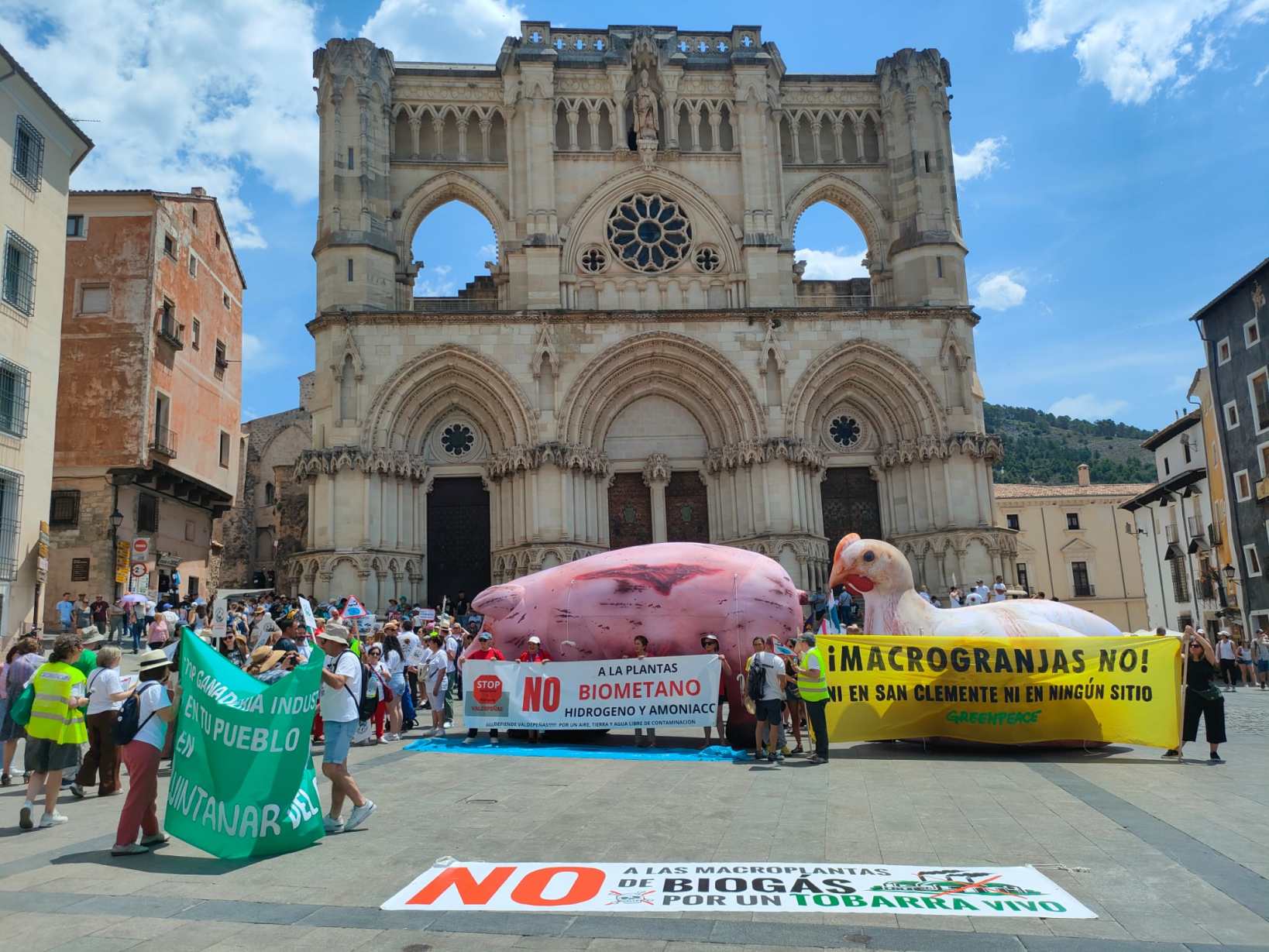 Las plataformas Stop Biometano CLM y Stop Ganadería Industrial reclaman seguridad jurídica y un cambio de modelo tras reunirse con la consejera Mercedes Gómez