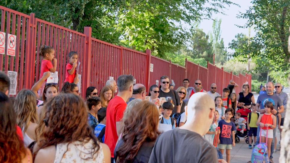 Más de 1.000 personas de la comunidad educativa se movilizan para reclamar medidas frente al calor en las aulas 1 steclm huelga 2