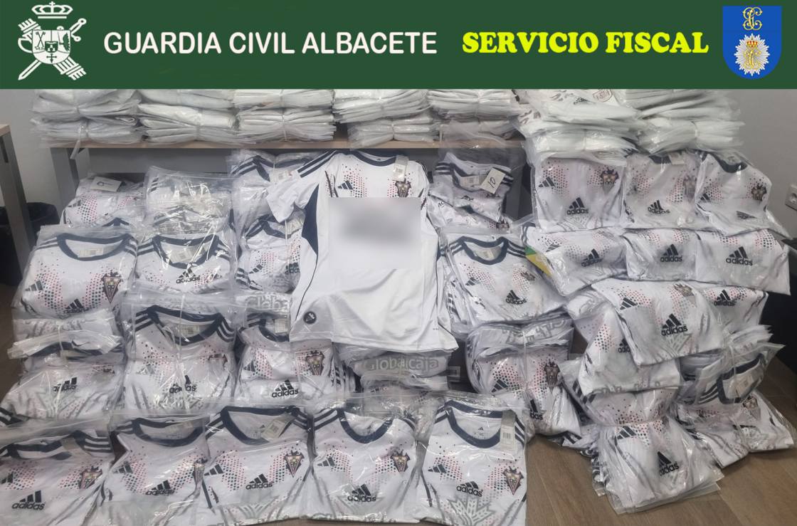 ¡Golpe al ‘top manta’ del fútbol en Albacete: cazan 1.730 prendas falsas listas para inundar las ferias de verano!