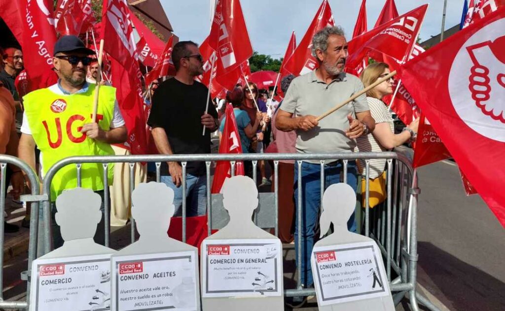 UGT y CCOO denuncian que en Ciudad Real hay más de 32.000 trabajadores y trabajadoras con los convenios bloqueados y con el poder adquisitivo congelado 3 ugt coo movilizacion 4