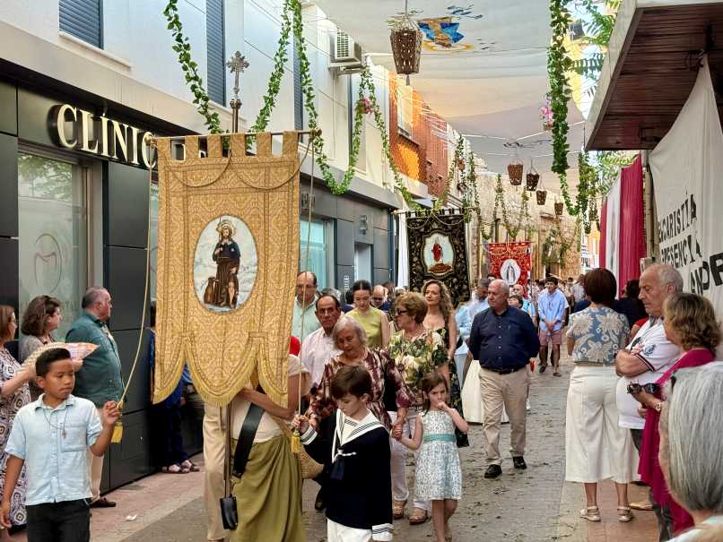 Villacañas celebra el Corpus con una vistosa procesión vespertina por las calles engalanadas para la ocasión 5 vaillacanas corpus 2