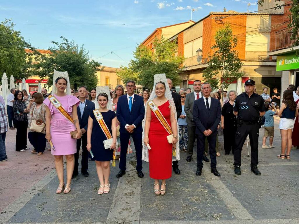 Villacañas celebra el Corpus con una vistosa procesión vespertina por las calles engalanadas para la ocasión 1 vaillacanas corpus 6