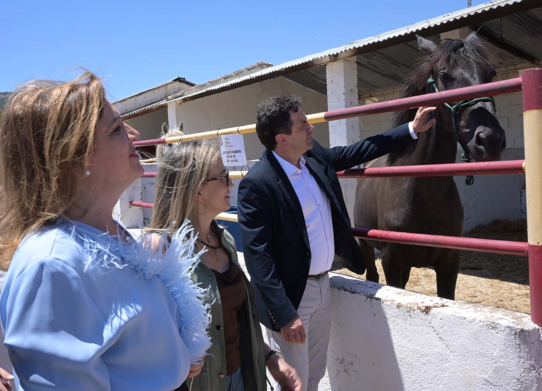 Valverde anuncia en Agudo el inicio inminente de las obras para convertir el camino de Las Saceas en carretera provincial con una inversión de 2’5 millones de euros 5 Valverde anuncia en Agudo el inicio inminente de las obras para convertir el camino de Las Saceas en carretera provincial con una inversión de 2’5 millones de euros