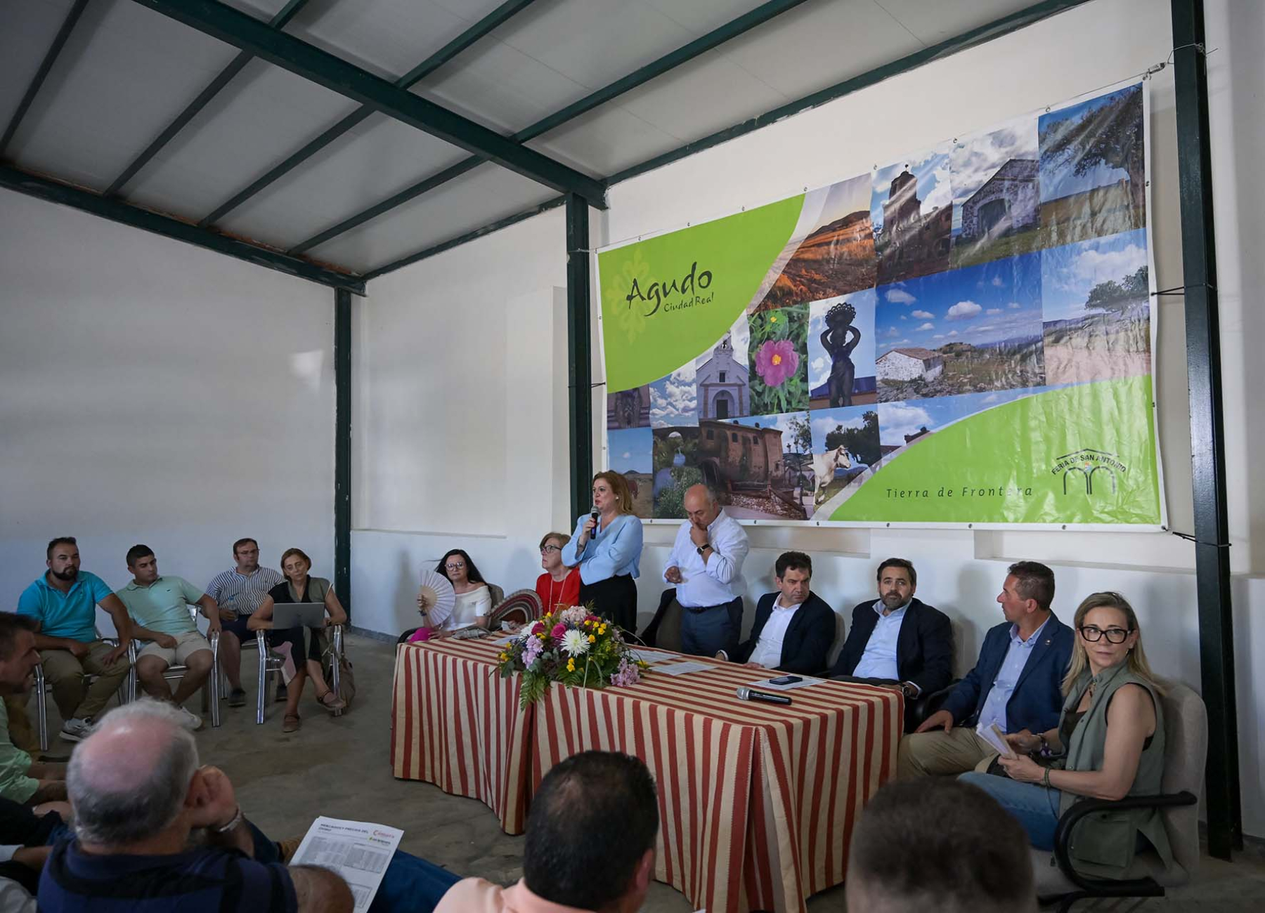 Valverde reafirma en Agudo, durante la reunión de la Lonja del Ovino, el compromiso de la Diputación con el sector agroganadero pese a no tener competencias 3 Valverde reafirma en Agudo, durante la reunión de la Lonja del Ovino, el compromiso de la Diputación con el sector agroganadero pese a no tener competencias