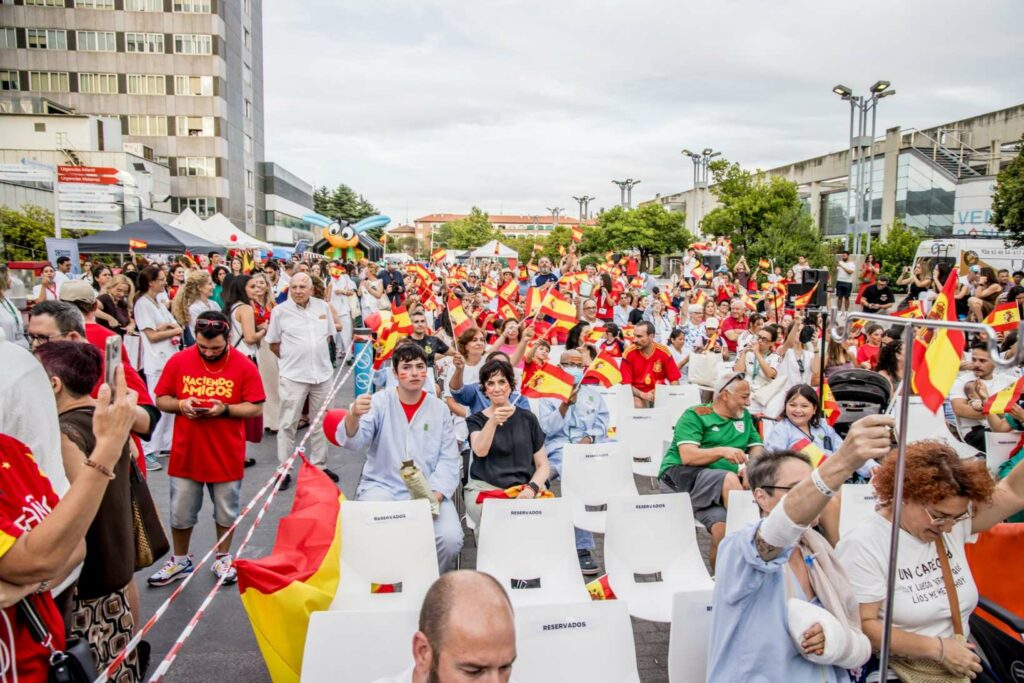 500 pacientes y profesionales del Hospital La Paz celebran el pase de España a la final del Mundial 4 500 pacientes hospital paz celebran victoria espana 05