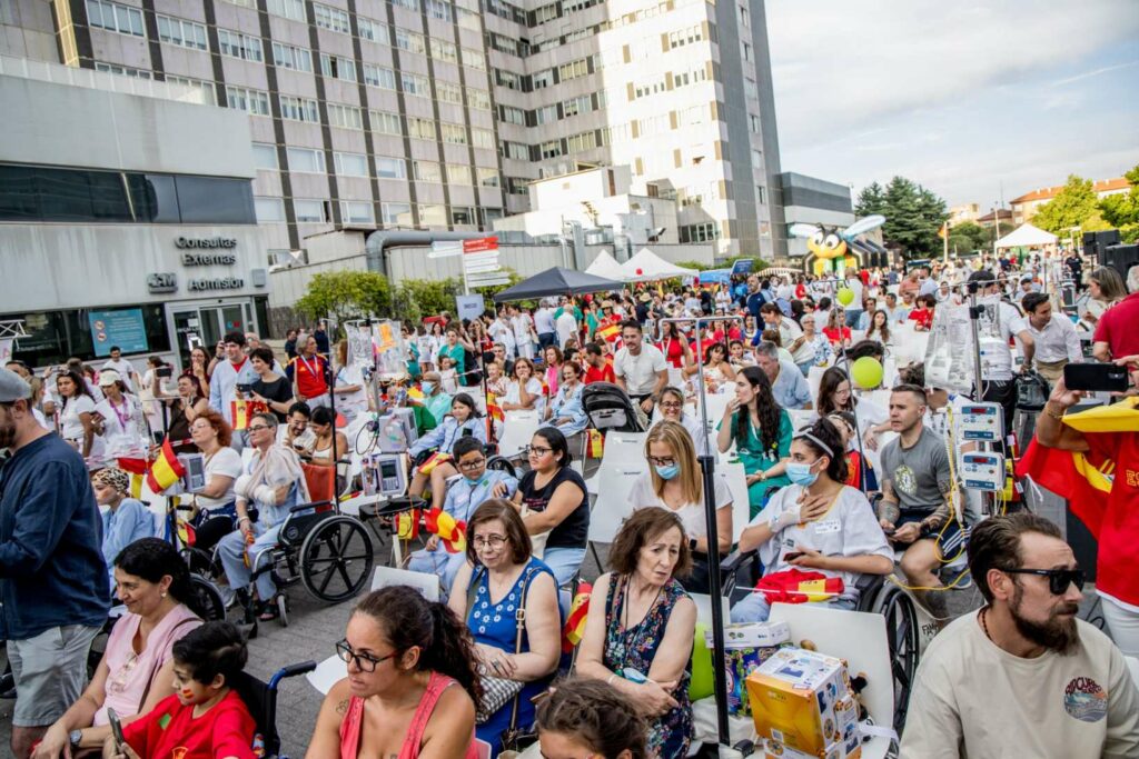 500 pacientes y profesionales del Hospital La Paz celebran el pase de España a la final del Mundial 22 500 pacientes hospital paz celebran victoria espana 11