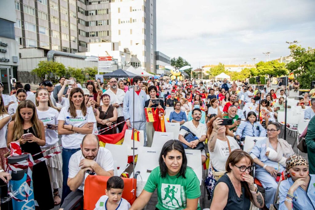 500 pacientes y profesionales del Hospital La Paz celebran el pase de España a la final del Mundial 21 500 pacientes hospital paz celebran victoria espana 12