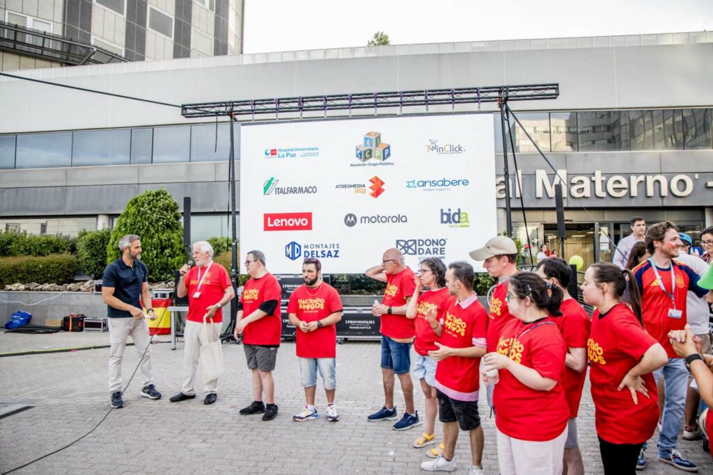 500 pacientes y profesionales del Hospital La Paz celebran el pase de España a la final del Mundial 20 500 pacientes hospital paz celebran victoria espana 13