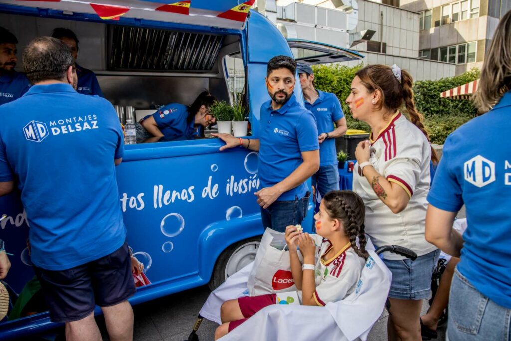 500 pacientes y profesionales del Hospital La Paz celebran el pase de España a la final del Mundial 15 500 pacientes hospital paz celebran victoria espana 18