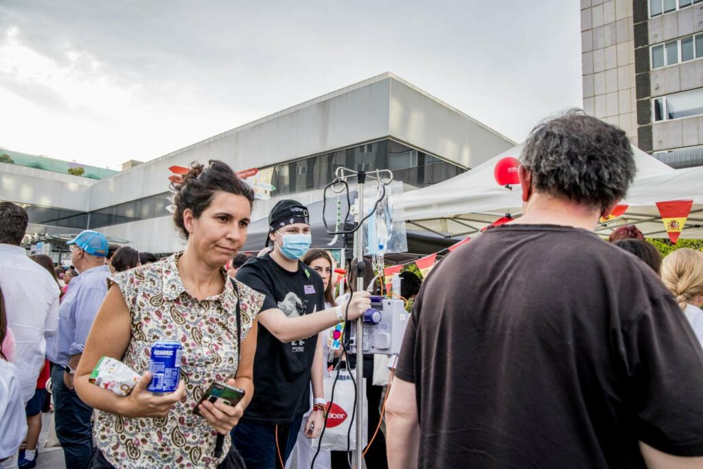 500 pacientes y profesionales del Hospital La Paz celebran el pase de España a la final del Mundial 14 500 pacientes hospital paz celebran victoria espana 19