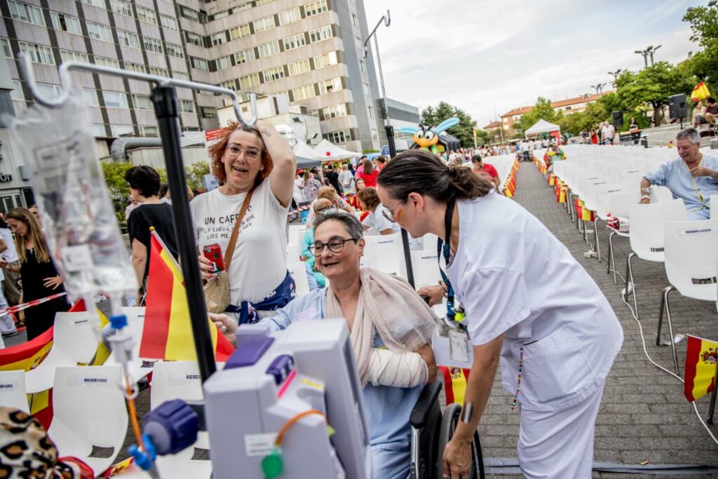 500 pacientes y profesionales del Hospital La Paz celebran el pase de España a la final del Mundial 11 500 pacientes hospital paz celebran victoria espana 22