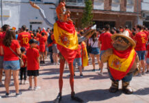 Argamasilla de Alba se vuelca con España: pantalla gigante, música y ambiente de final en la Plaza de España Argamasilla de Alba se vuelca con España: pantalla gigante, música y ambiente de final en la Plaza de España