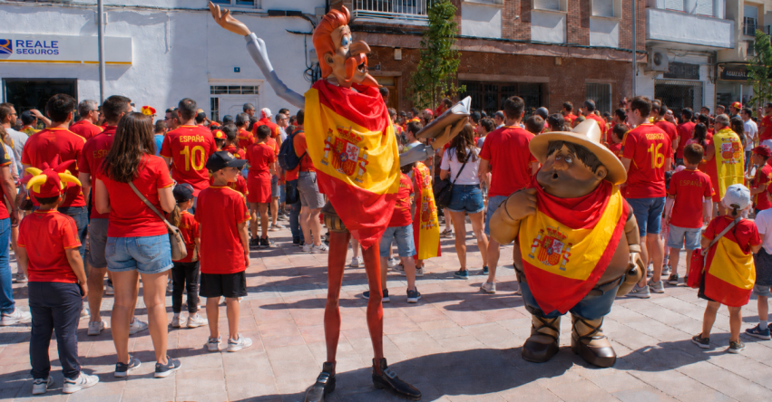 Argamasilla de Alba se vuelca con España: pantalla gigante, música y ambiente de final en la Plaza de España