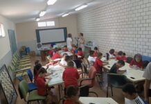 La asociación Alborada acerca la creatividad al XIV Campus Multideportivo de Verano con un taller de manualidades La asociación Alborada acerca la creatividad al XIV Campus Multideportivo de Verano con un taller de manualidades