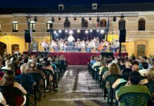La Banda de Música de Villacañas emociona en su tradicional Concierto de Feria, en una noche en la que se homenajeó a Rosa Mª Torres Perales La Banda de Música de Villacañas emociona en su tradicional Concierto de Feria, en una noche en la que se homenajeó a Rosa Mª Torres Perales