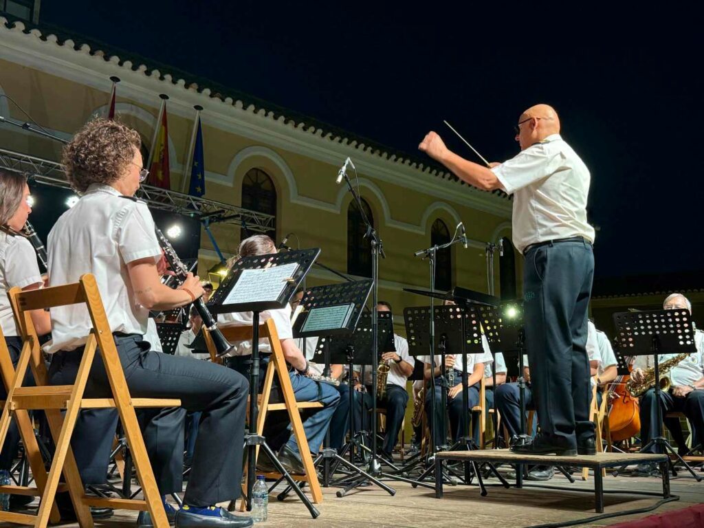 La Banda de Música de Villacañas emociona en su tradicional Concierto de Feria, en una noche en la que se homenajeó a Rosa Mª Torres Perales 1 bandamusicavillacanas 3