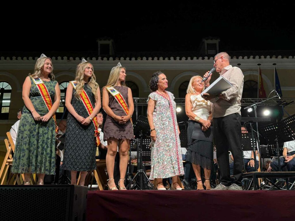 La Banda de Música de Villacañas emociona en su tradicional Concierto de Feria, en una noche en la que se homenajeó a Rosa Mª Torres Perales 3 bandamusicavillacanas 5