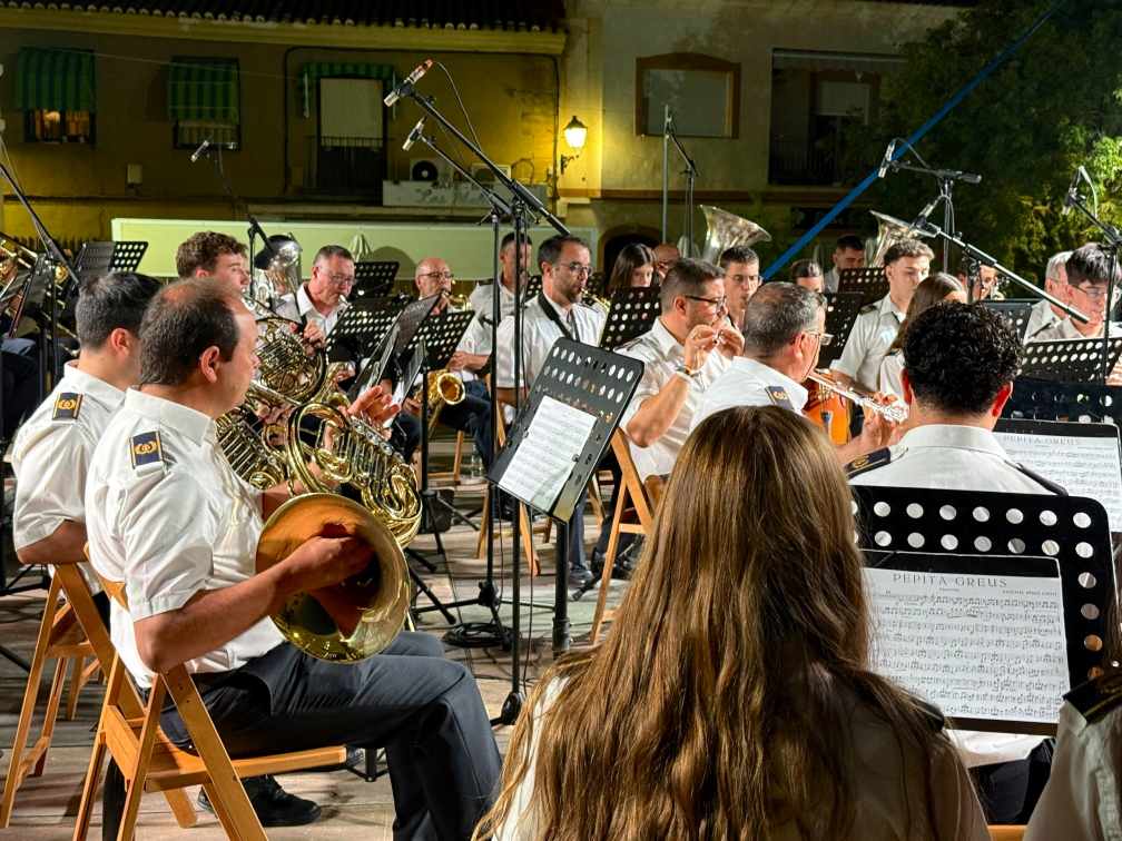 La Banda de Música de Villacañas emociona en su tradicional Concierto de Feria, en una noche en la que se homenajeó a Rosa Mª Torres Perales 6 bandamusicavillacanas 8