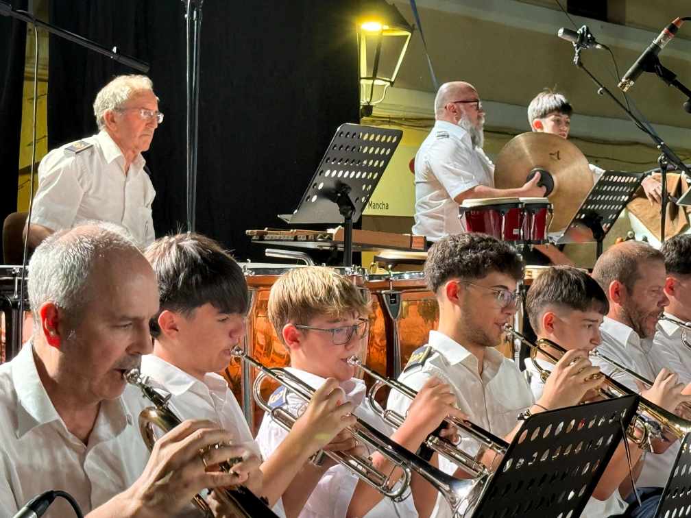 La Banda de Música de Villacañas emociona en su tradicional Concierto de Feria, en una noche en la que se homenajeó a Rosa Mª Torres Perales 7 bandamusicavillacanas 9
