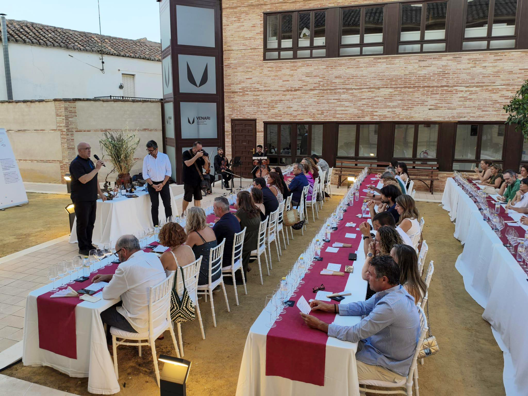 Concluye con éxito el ciclo de catas solidarias “Saborea el Siglo de Oro” de la Diputación en el marco Festival Internacional de Teatro Clásico de Almagro 4 Concluye con éxito el ciclo de catas solidarias “Saborea el Siglo de Oro” de la Diputación en el marco Festival Internacional de Teatro Clásico de Almagro