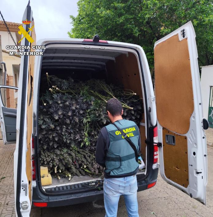 La Guardia Civil de Albacete detiene a seis personas y desmantela una plantación de cannabis sativa en Munera 2 detenidosmunerasucesos 3